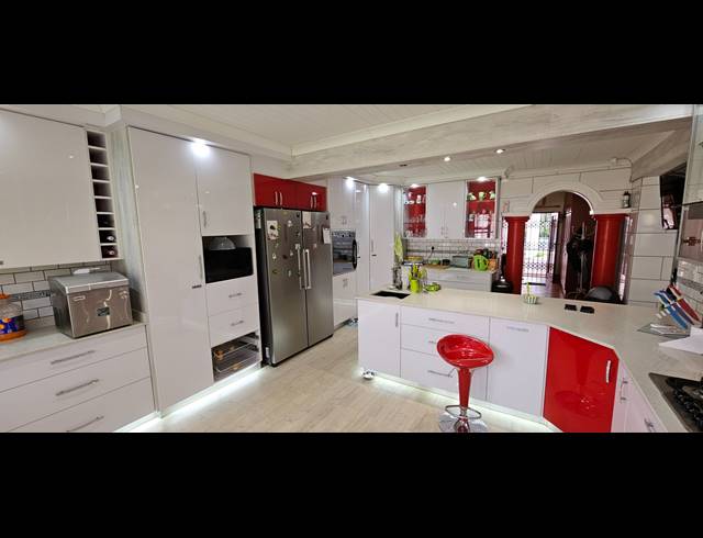 4 BEDROOM HOUSE FOR SALE IN WELGELEGEN